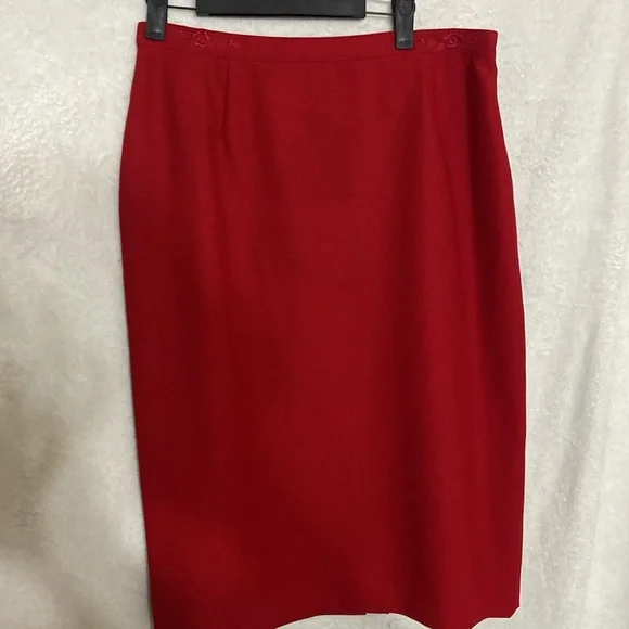 Le Suit Women's Red Skirt Suit - Picture 10 of 13